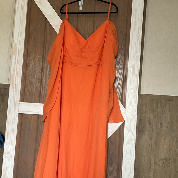Elegant Orange Sleeveless  Spaghetti Strap Chiffon Bridesmaid Dress. Size 22 - Picture 9 of 11